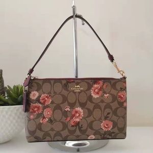 Coach Bags - NWT COACH Lrg Wristlet 25 Pouch Coach Bags - NWT COACH Lrg Wristlet 25 Pouch